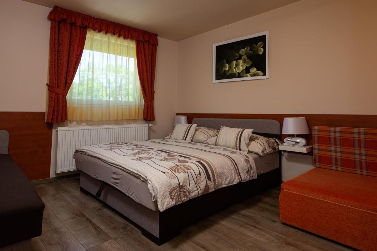 Erika Vendeghaz Hotel เอ็กเกอร์ ภายนอก รูปภาพ