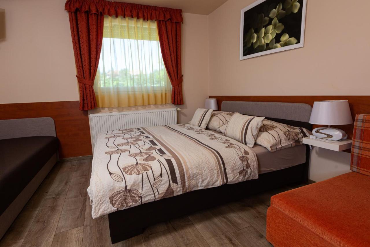 Erika Vendeghaz Hotel เอ็กเกอร์ ภายนอก รูปภาพ